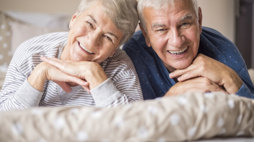 portrait-of-cheerful-senior-adults-in-the-bedroom_329181-7725