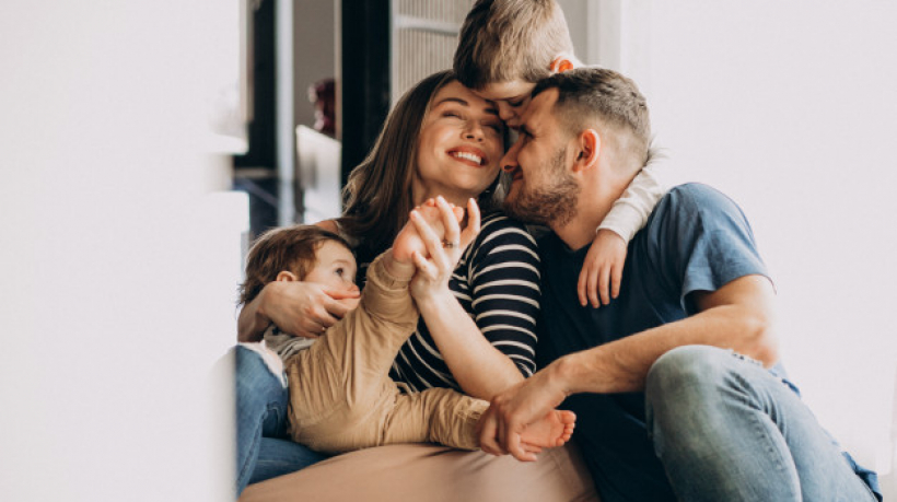 young-family-with-their-sons-at-home-having-fun_1303-20999-1